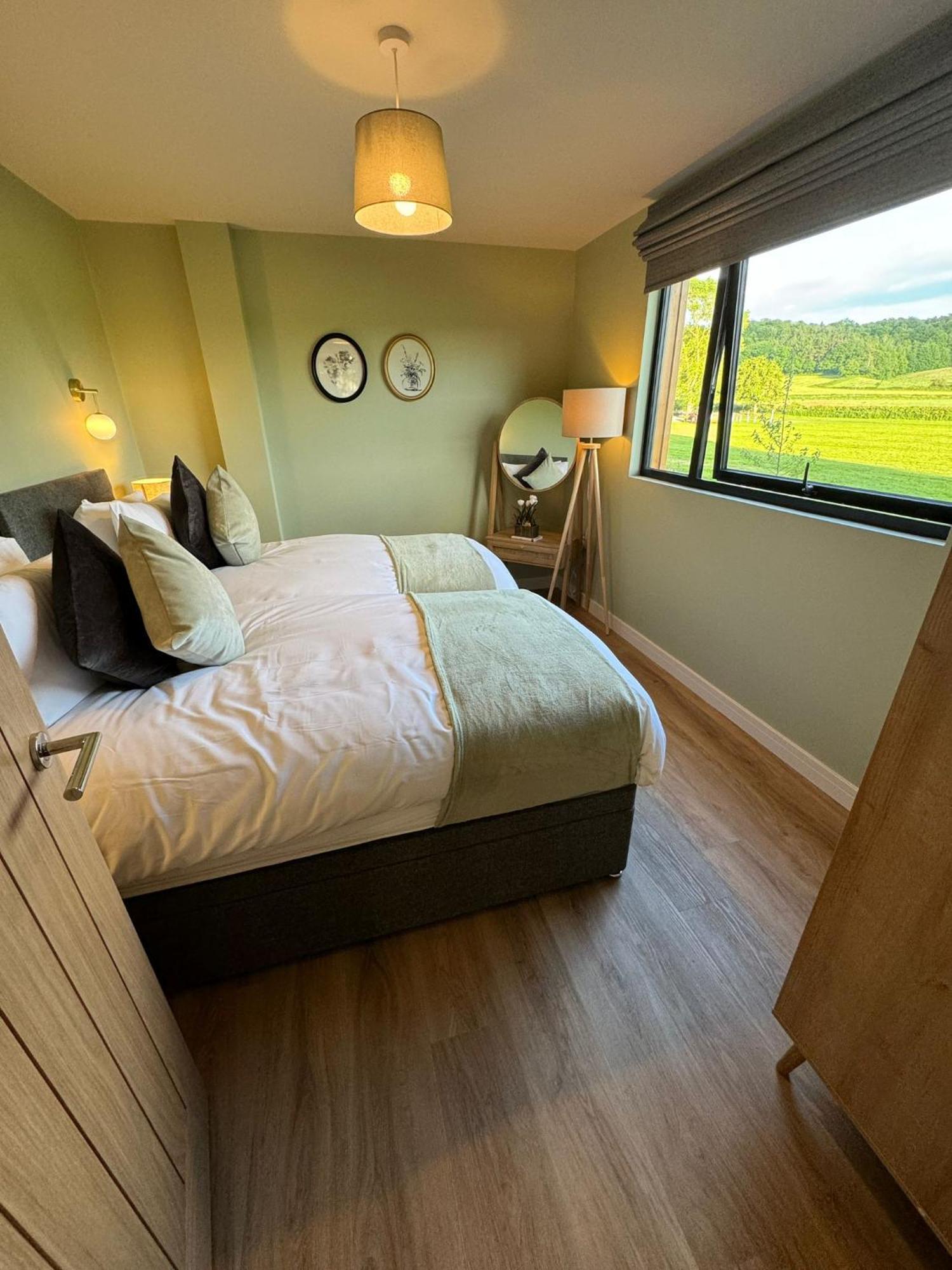 Unbox At Poplar Tree Villa Durham Exterior photo